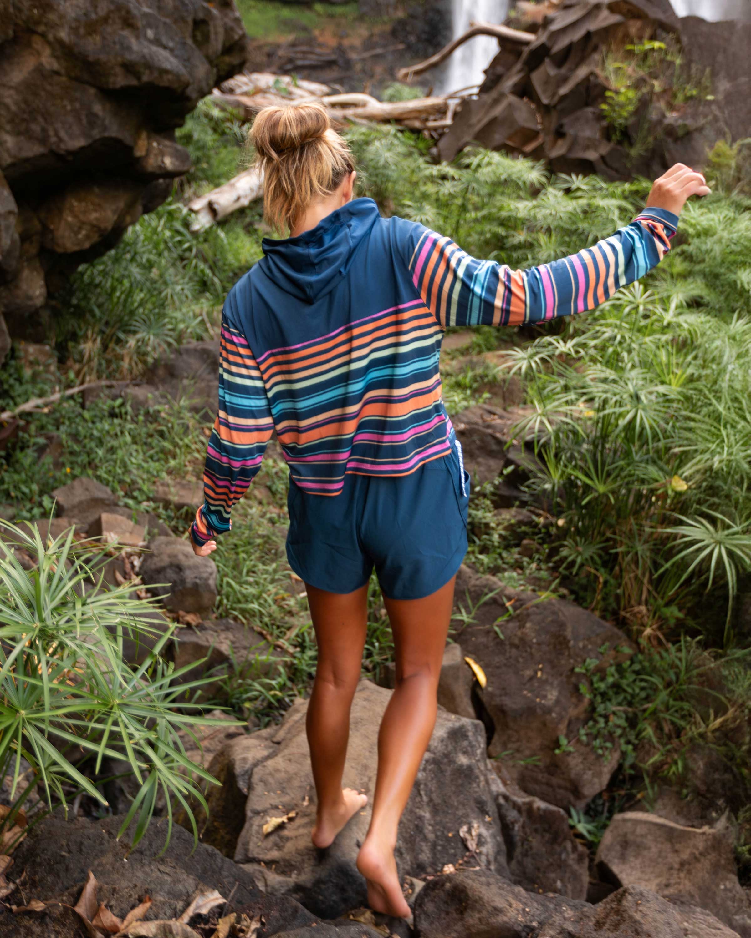 【WONDER WONDER】Layered Pitch Brush Half Hood Tee Womens ADV Hybrid Midlayer – Craft Sportswear NA