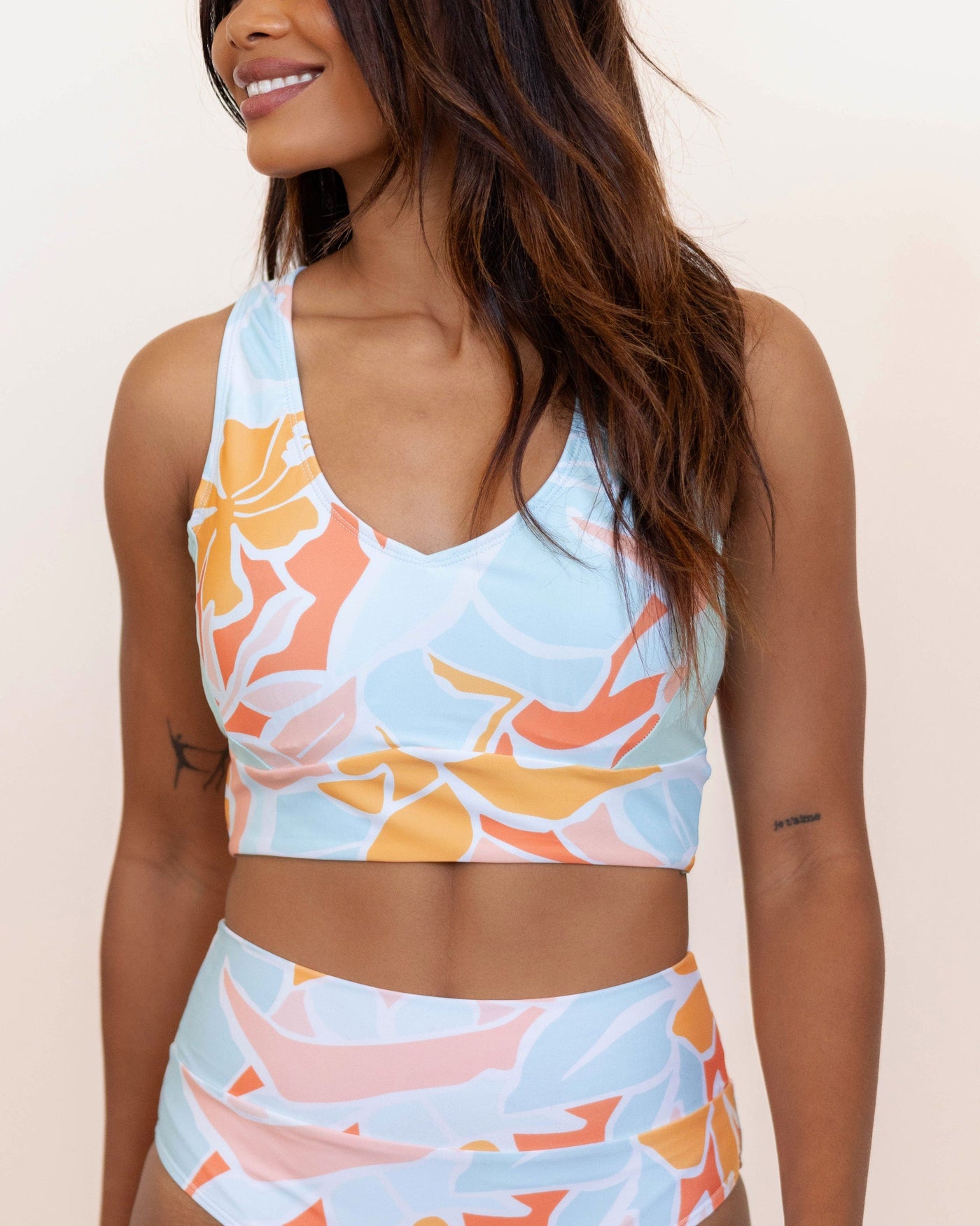Calista Underwire V-Neck Crop
